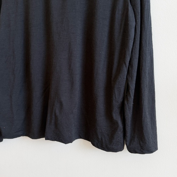 ICEBREAKER • Merino 150 Tech Lite Long Sleeve T-Shirt in Black - Picture 6 of 13